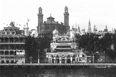 Pavillons entlang des Flusses, Weltausstellung von 1900, 1900 von French Photographer